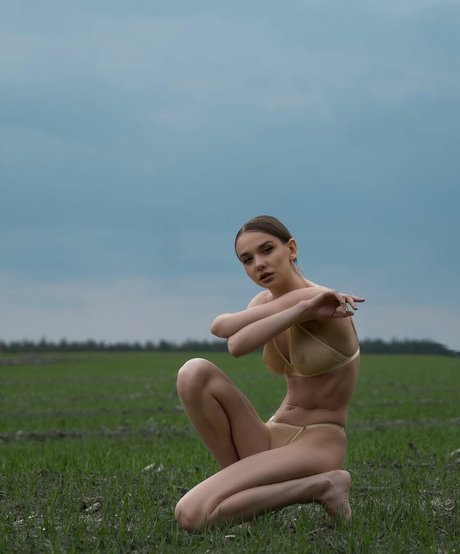 Pers Persikovyy naked model photos