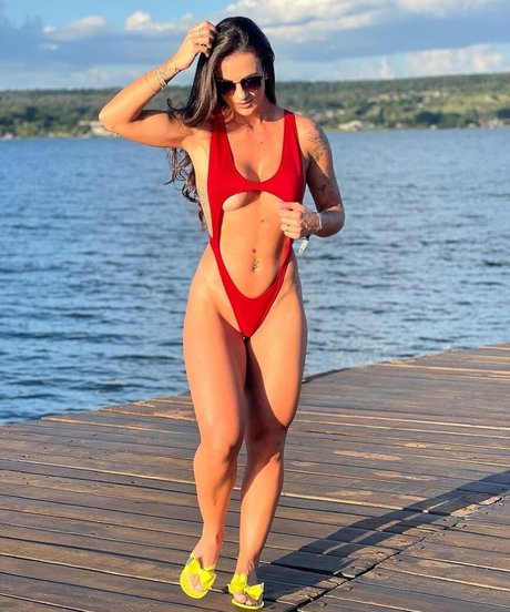 Bellynda model sexy photo