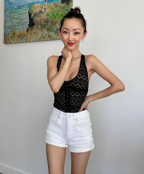 Yeonmi Park hot model gallery