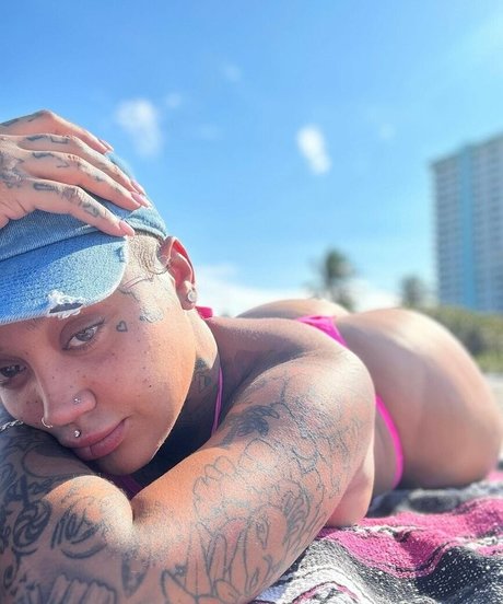 Donna Lombardi sexy model images