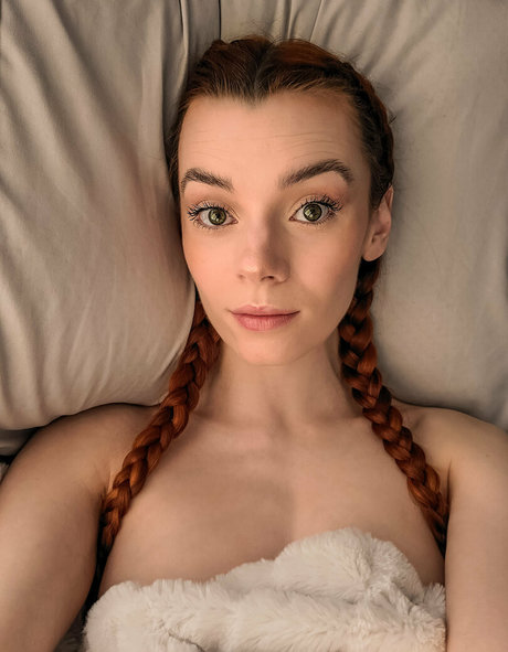 claruspolaris sexy actress pic