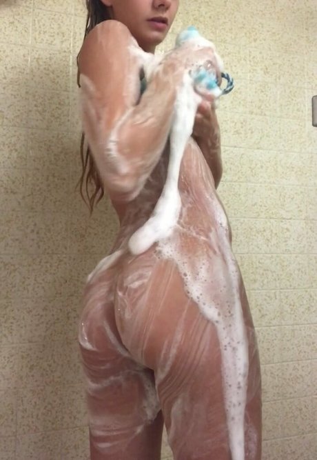 naomiswann perfect model pic