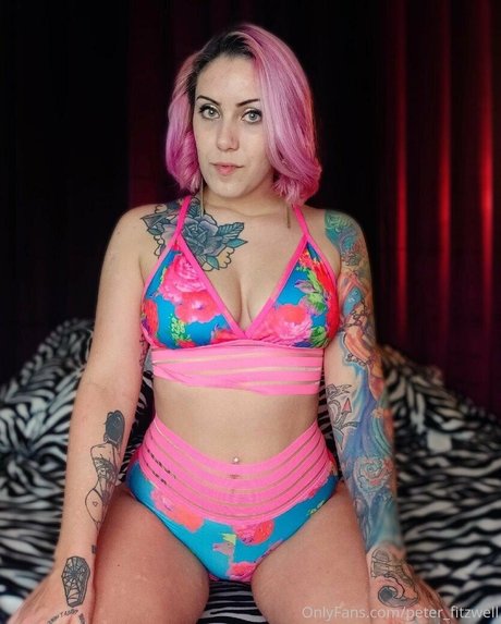 Naomi Foxxx star naked img