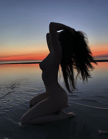 carlybel model perfect photos