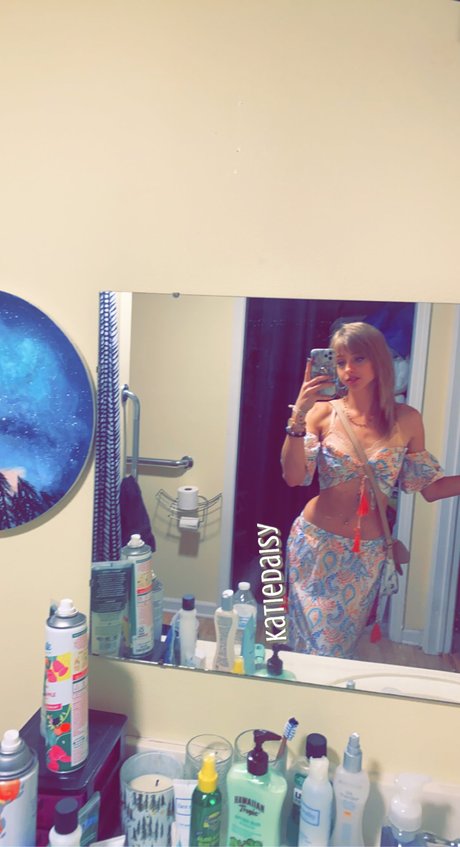 Katiedaisy nude pornstar pics