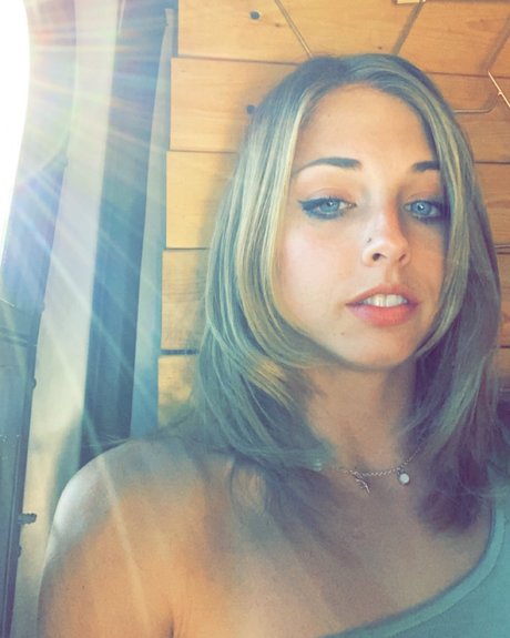 Katiedaisy model pretty pic