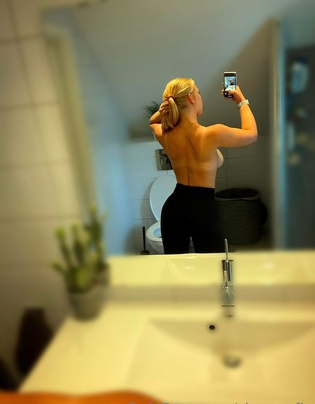 signesofie model img