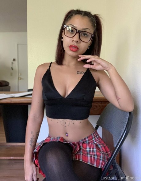 The Lovely Luna model nice archive