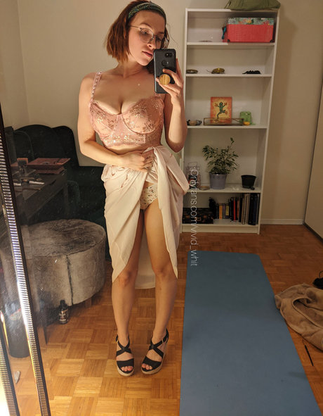 bride onlyfans top image