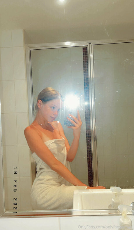 dripping wet pussy onlyfans sexy image