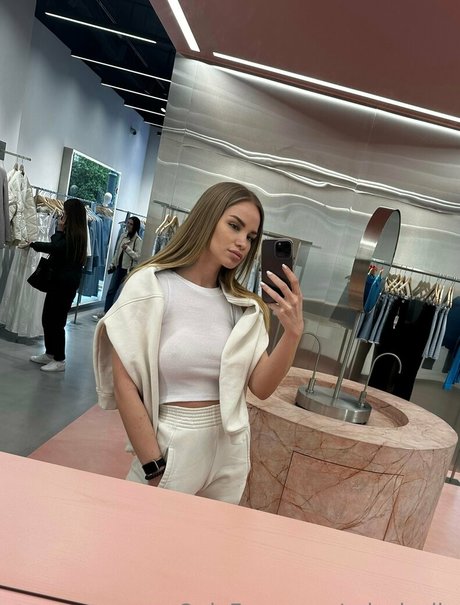 Erin Lesli hd actress img