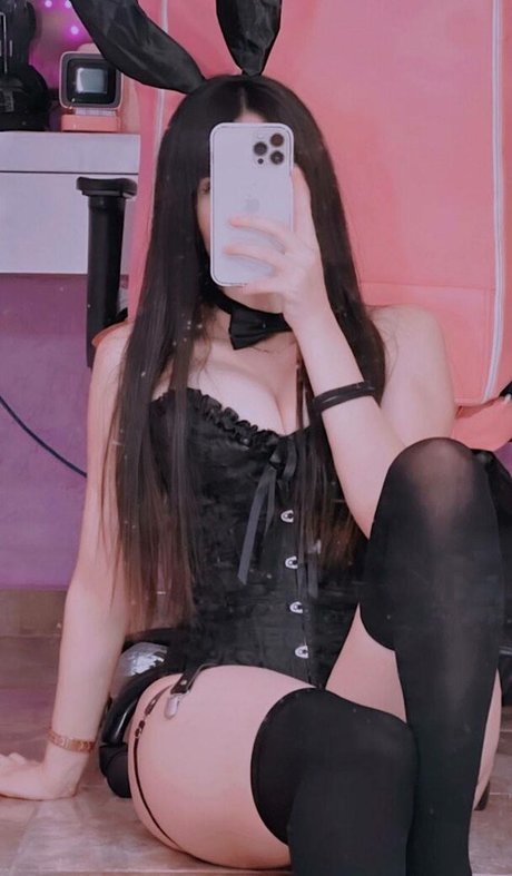 ThinkValeria beautiful model img