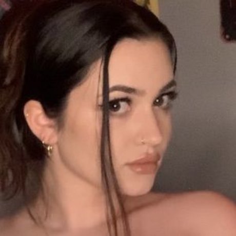 Cloudeeuh naked model photos