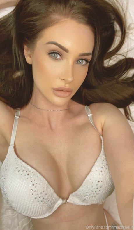Mazzy Belle model naked img