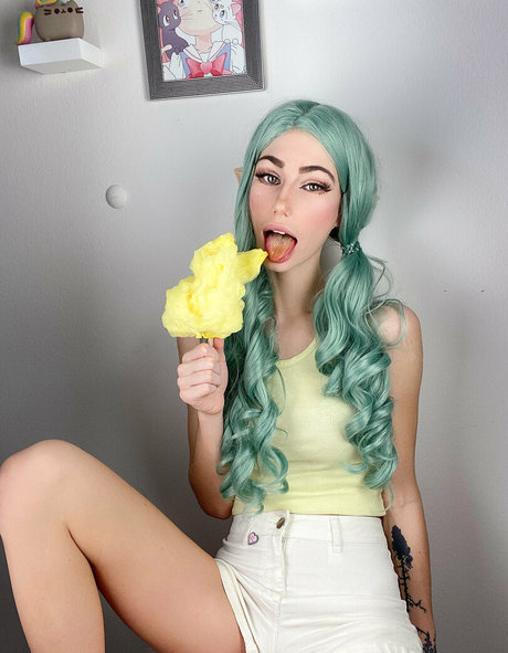 Fetching butterflies model naked images