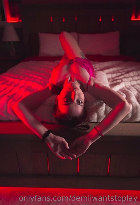 Demii Starr hot pornstar pictures