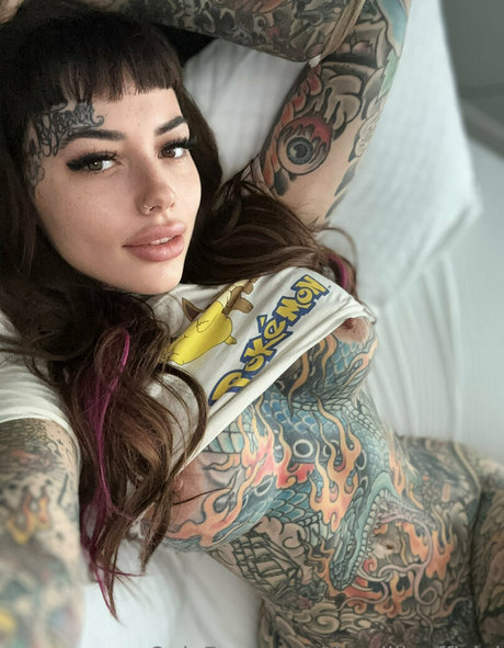 Tigerlilly naked model img