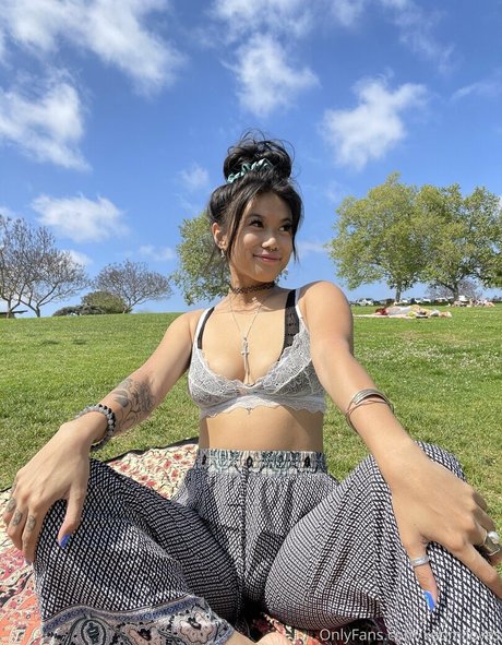 Keomiloves model beautiful photos