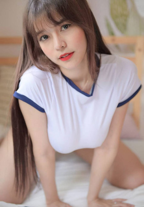 Pimnalin model art galleries