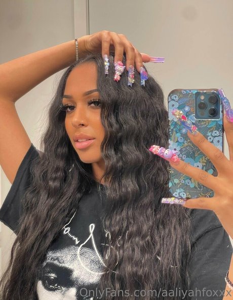 Aaliyah Foxxx nude star gallery