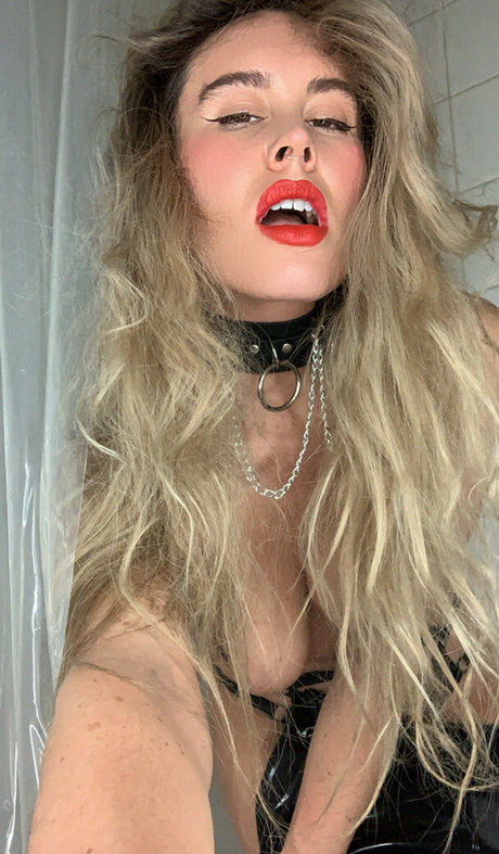 Bad Lou Lou pornstar pics