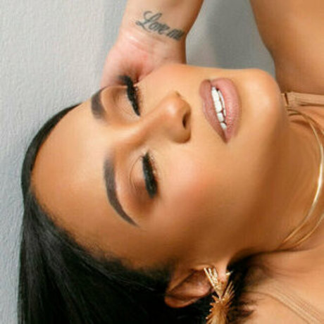 Tahiry sexy model photo