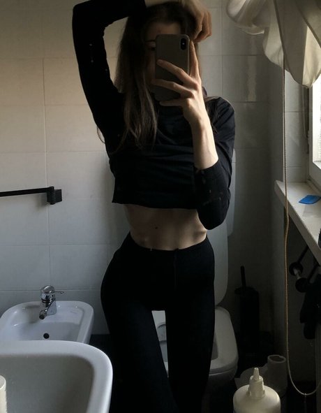 claraneko nude model pic