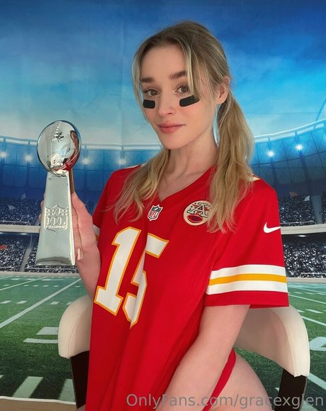 Grace Glenn pretty star photos