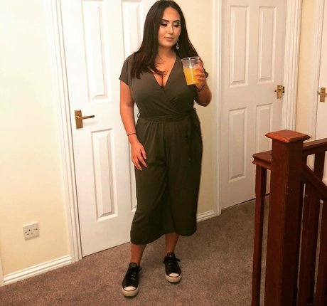 Hugekcups best model pictures