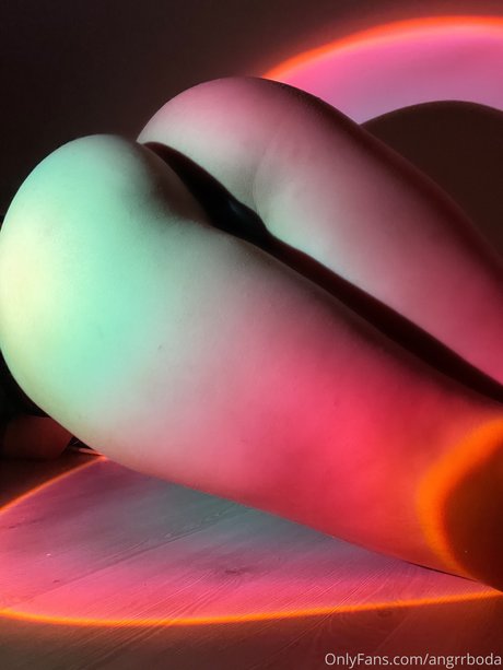 Miraiipek high quality model picture