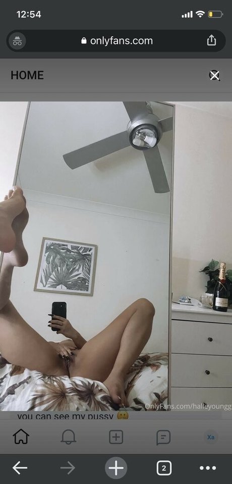 Halleyoungg erotic star pic