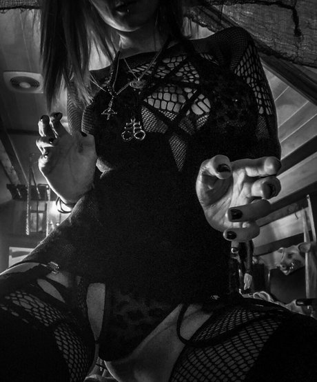 SilentMary free pornstar img