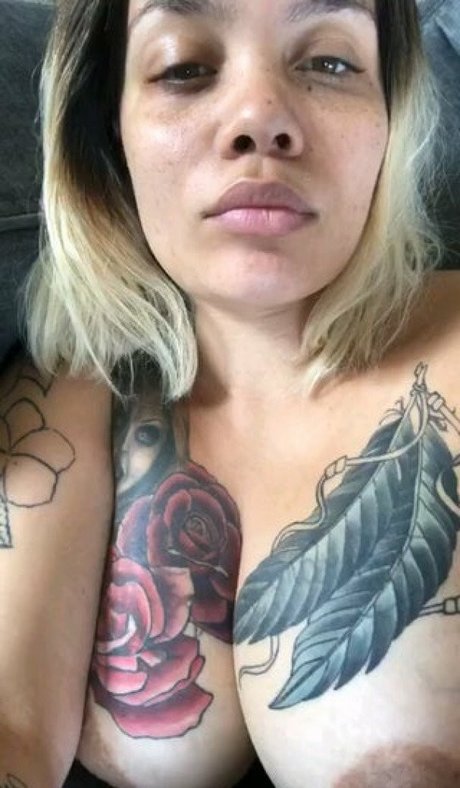 SaraGold star sexy galleries