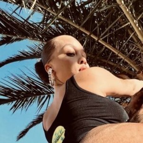 SaraGold pornstar hd picture