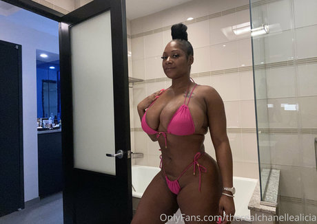 therealchanellealicia sexy model pictures
