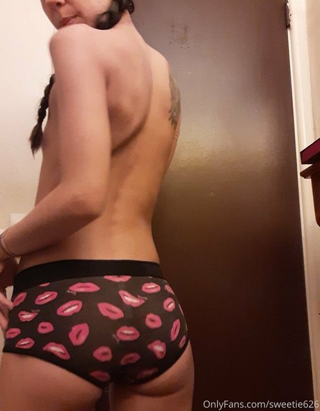 sweetie626 erotic model image