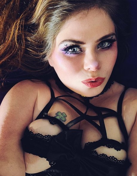 bloodylovely star nudes img