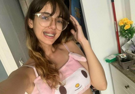 laylaa bby art star galleries