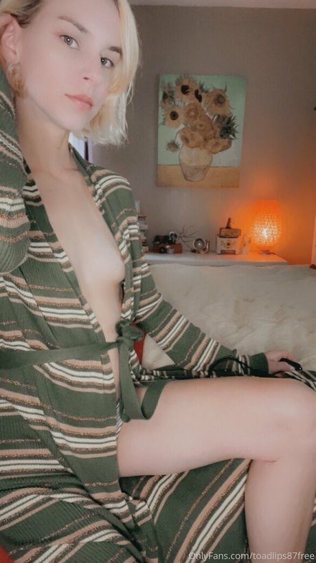 toadlips87free naked model images