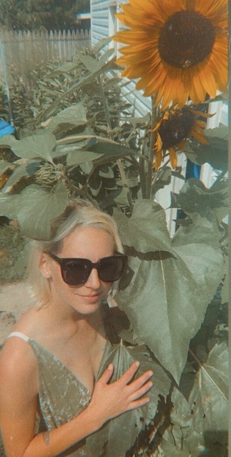 mom onlyfans sexy pic