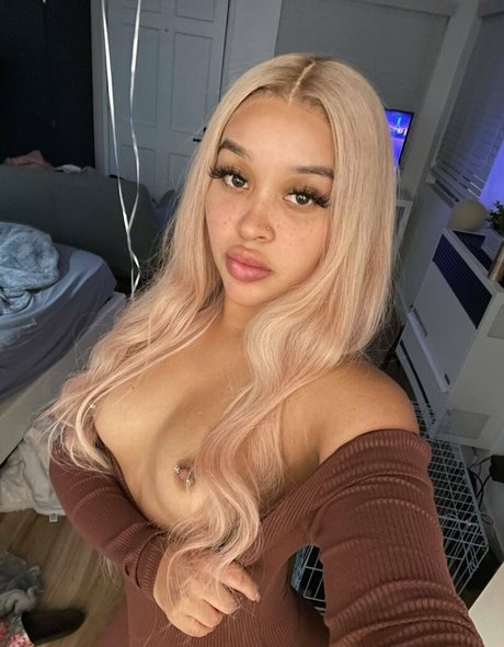 aussiebabe18 beautiful model img