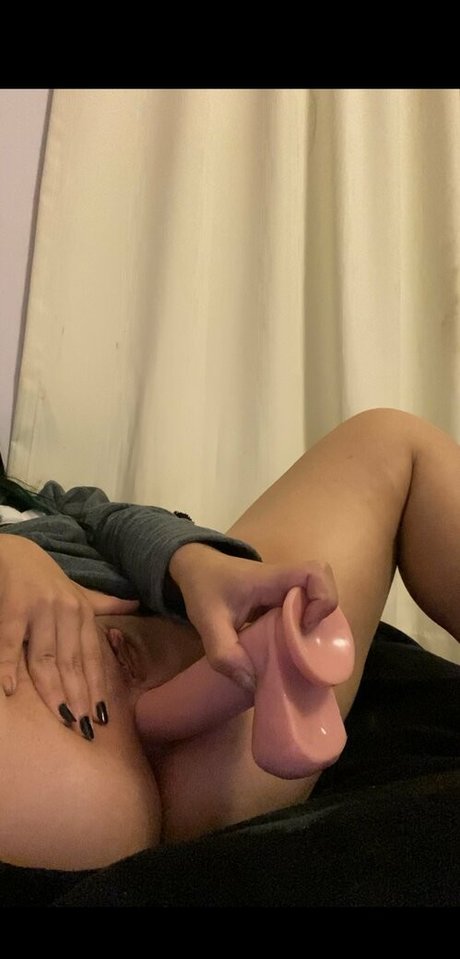 unleashedbee sexy actress photo