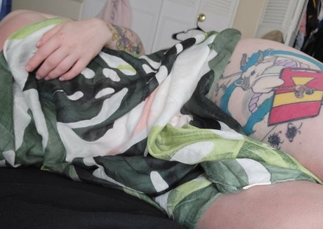 peachyqueen45 nude actress photo