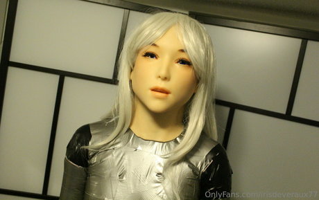 irisdeveraux77 nice actress pics