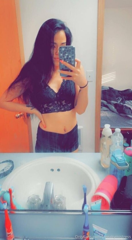 freeakymistress model hd photos