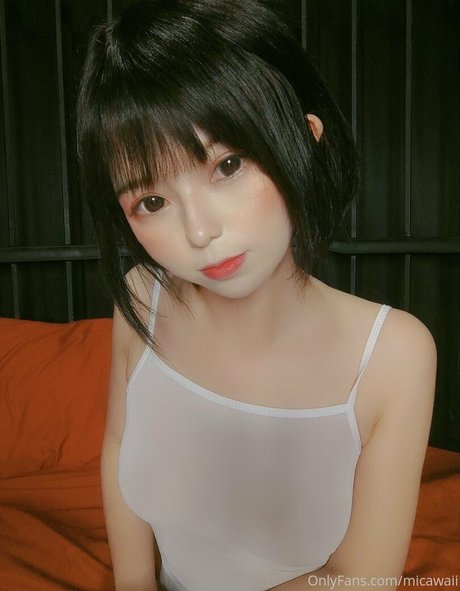 mica 03021993 erotic model img