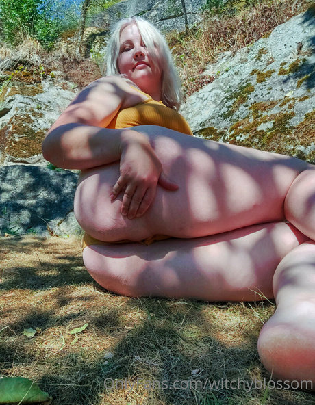 witchyblossom sex model archive