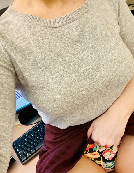 mia with the rear hot actress pic