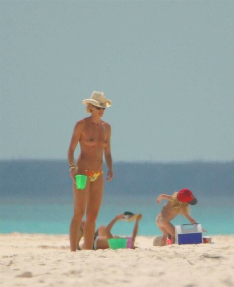 Elle Macpherson high quality actress pics