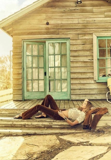 Elle Macpherson exclusive star pic